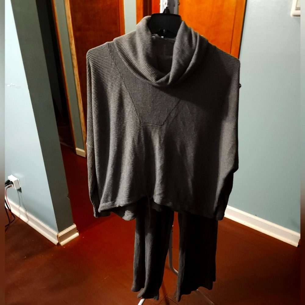 2 Piece Set...Express Oversized XL Gray  Set